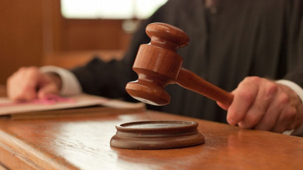 Instanţa a dispus suspendarea dispoziţiei de destituire a fostului adjunct al şefului IPJ Olt