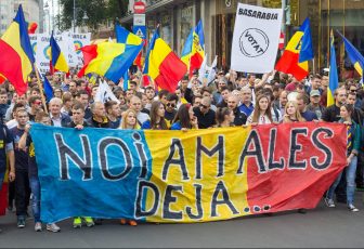 Participanţii la Marşul Unirii îşi continuă drumul către Chişinău