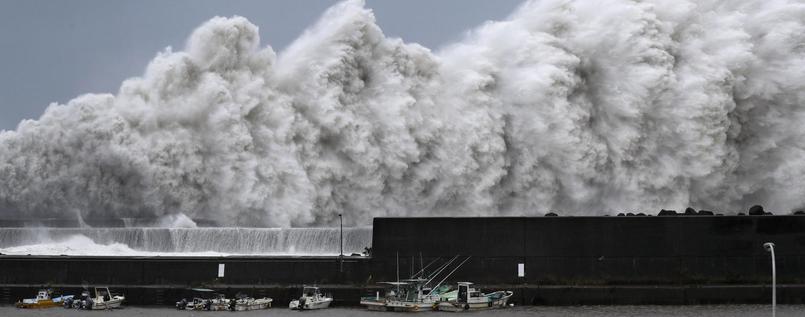 Cel puţin 6 morţi în Japonia, din cauza unui taifun uriaş. Un milion de oameni, evacuaţi