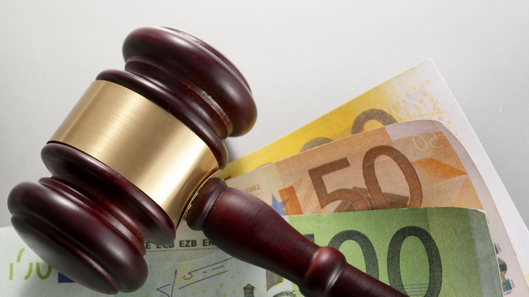 Locuitorii din Alunu, judeţul Vâlcea, care au fost afectaţi de alunecările grave de teren, cer despagubiri