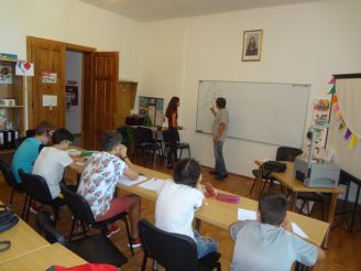 Tabără de matematică la Centrul Social din Grădinari al Arhiepiscopiei Craiovei