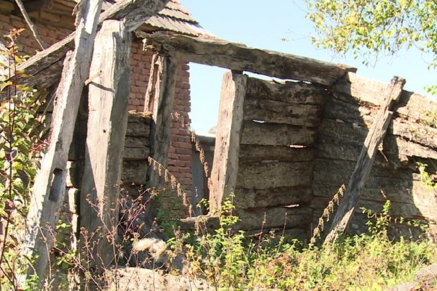 Casa în care s-a născut Constantin Brâncuşi s-a prăbuşit