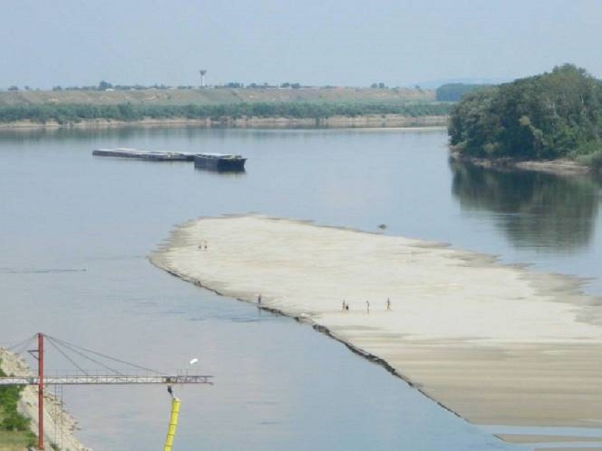 Începe dragarea Dunării, la Corabia