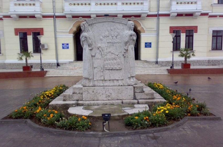 Peste 700.000 de lei, alocaţi pentru restaurarea Mausoleului Ecaterinei Teodoroiu de la Târgu-Jiu