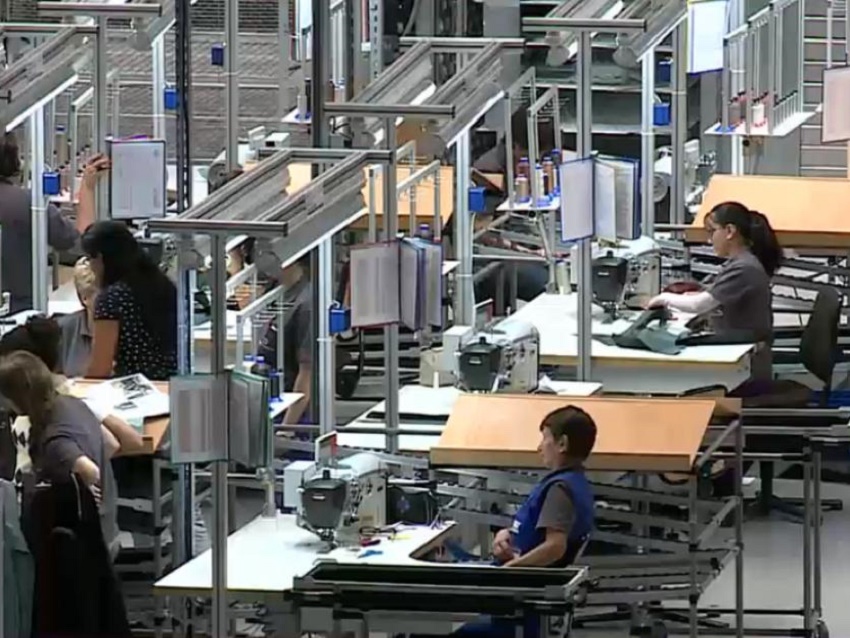 Plăţile pe care le au angajatorii cu muncitorii străini au scăzut (audio)