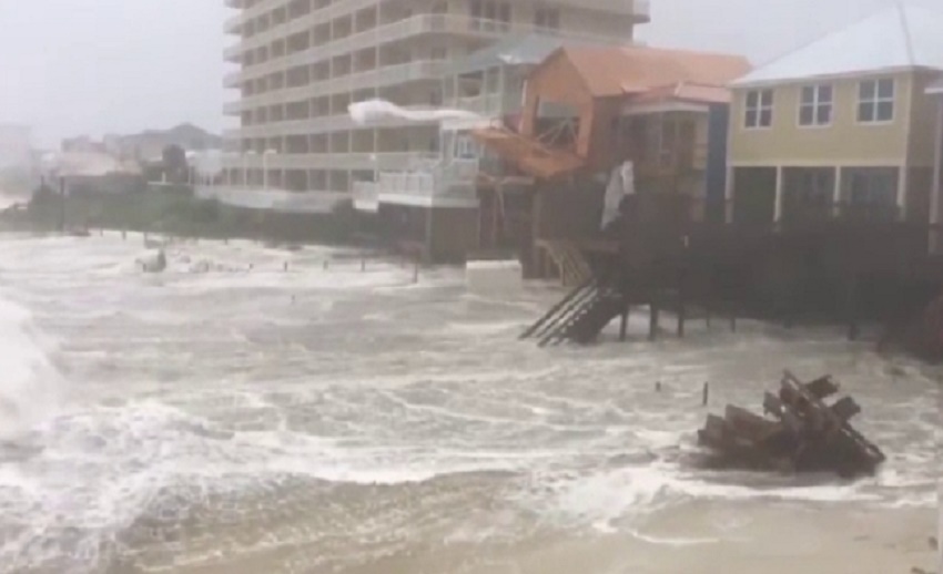 Cel puţin 6 persoane şi-au pierdut viaţa în urma trecerii uraganului Michael