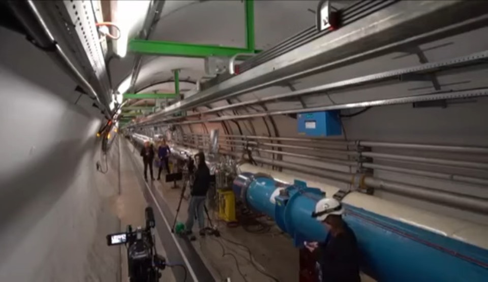 Acceleratorul de la Geneva a confirmat existenţa a două noi particule