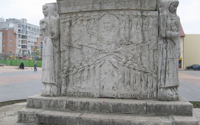 Mausoleul Ecaterinei Teodoroiu din Târgu Jiu se redeschide de Ziua Naţională