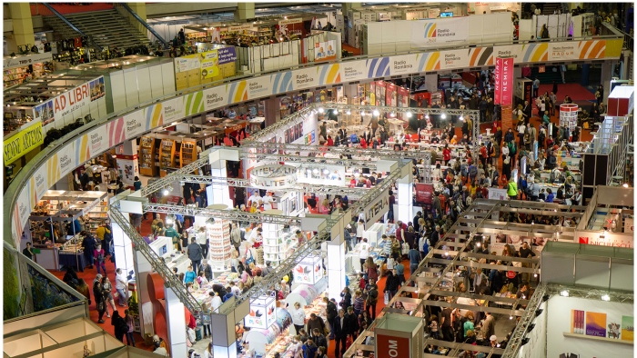 Mii de români au trecut, şi ieri, pragul Târgului de carte Gaudeamus – Carte de învăţătură, organizat de Radio România