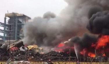 Incendiul din cartierul Bariera Vâlcii nu a fost lichidat