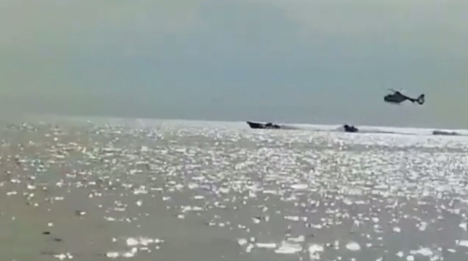 Urmărire ca în filme pe apă. Ce ascundeau trei indivizi într-o barcă