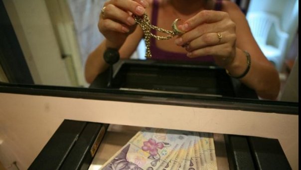 Nereguli în comerțul cu bijuterii. Polițiștii craioveni au dat amenzi și au confiscat aur