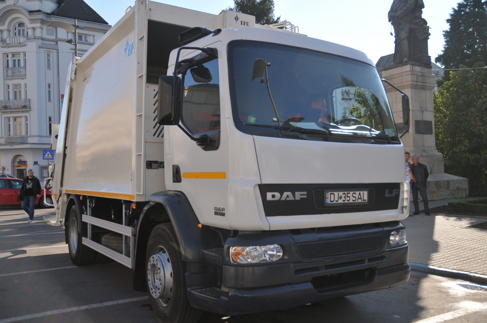 Salubritate Craiova restricționează și decalează programul cu publicul