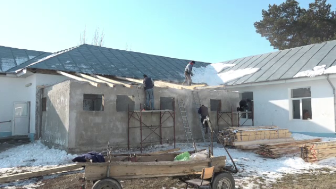 Primarul care a construit un WC de 87.000 euro, pe 3 ETAJE. De ce nu poate fi folosit