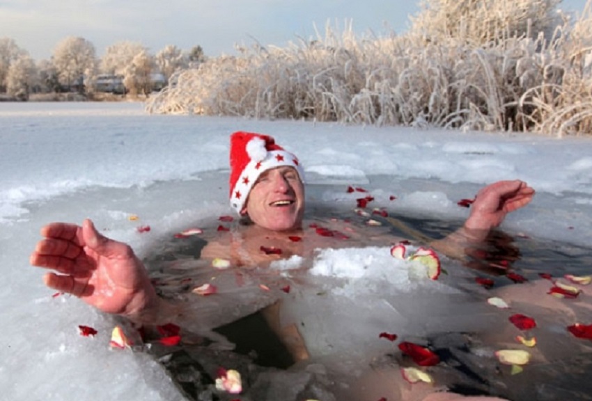 Creştinii ortodocşi din Rusia sărbătoresc, duminică, Boboteaza