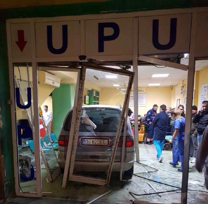 Craiova: A intrat cu mașina în UPU