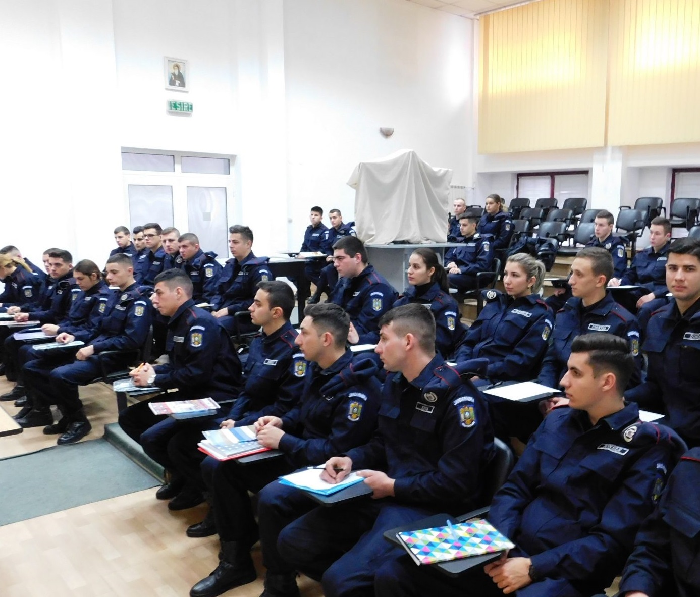 Elevi jandarmi în practică la Jandarmeria Olt