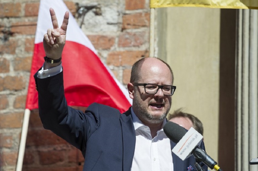 Primarul oraşului Gdansk a fost rănit grav în cursul unei adunări publice