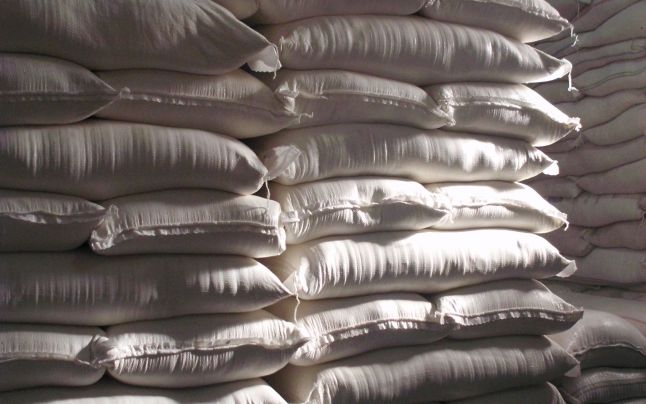 Amenzi și sute de kilograme de făină și produse de panificație confiscate de polițiștii doljeni