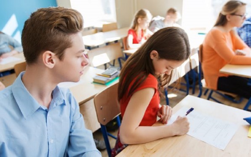 Elevii de clasa a VII-a ar putea da anul acesta simularea examenelor de Evaluare Naţională