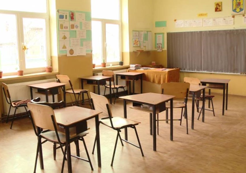 Școli închise parțial sau integral