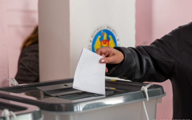 Aproape 3 milioane de alegători din Republica Moldova sunt chemaţi azi să voteze noul Parlament