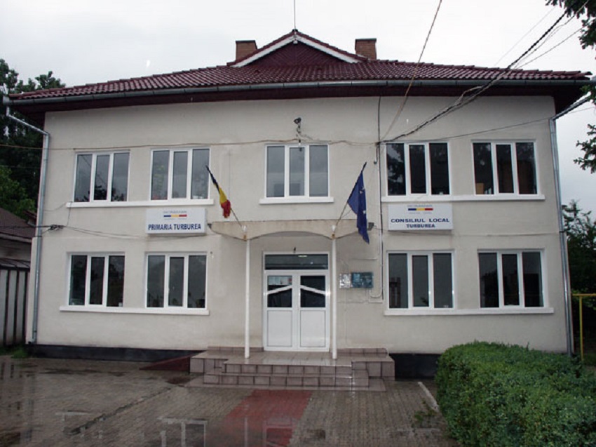 Bazin de înot în comuna gorjeană Turburea