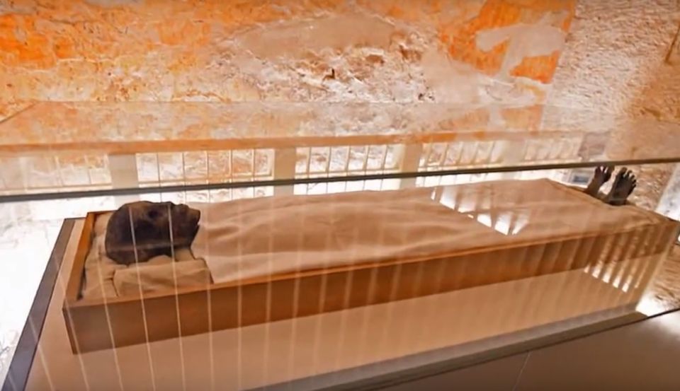 Cum arată Tutankhamon? Imagini cu faraonul mumificat publicate la nouă ani după restaurarea mormântului