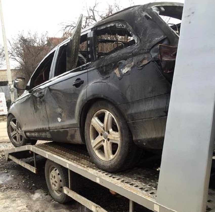 Dolj. Și-a găsit maşina incendiată