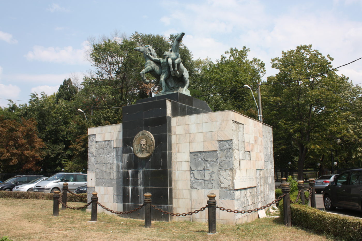 Primăria Craiova a scos la licitaţie restaurarea statuii lui Ion Jalea