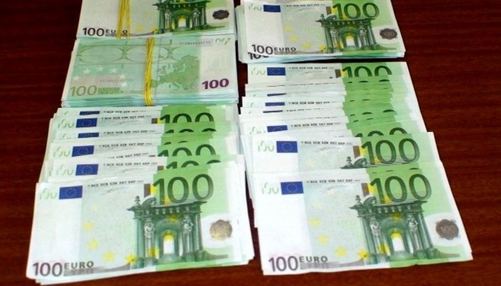 Bancnote false de 100 de euro, puse în circulație de un grup de persoane din Bechet şi Valea Stanciului