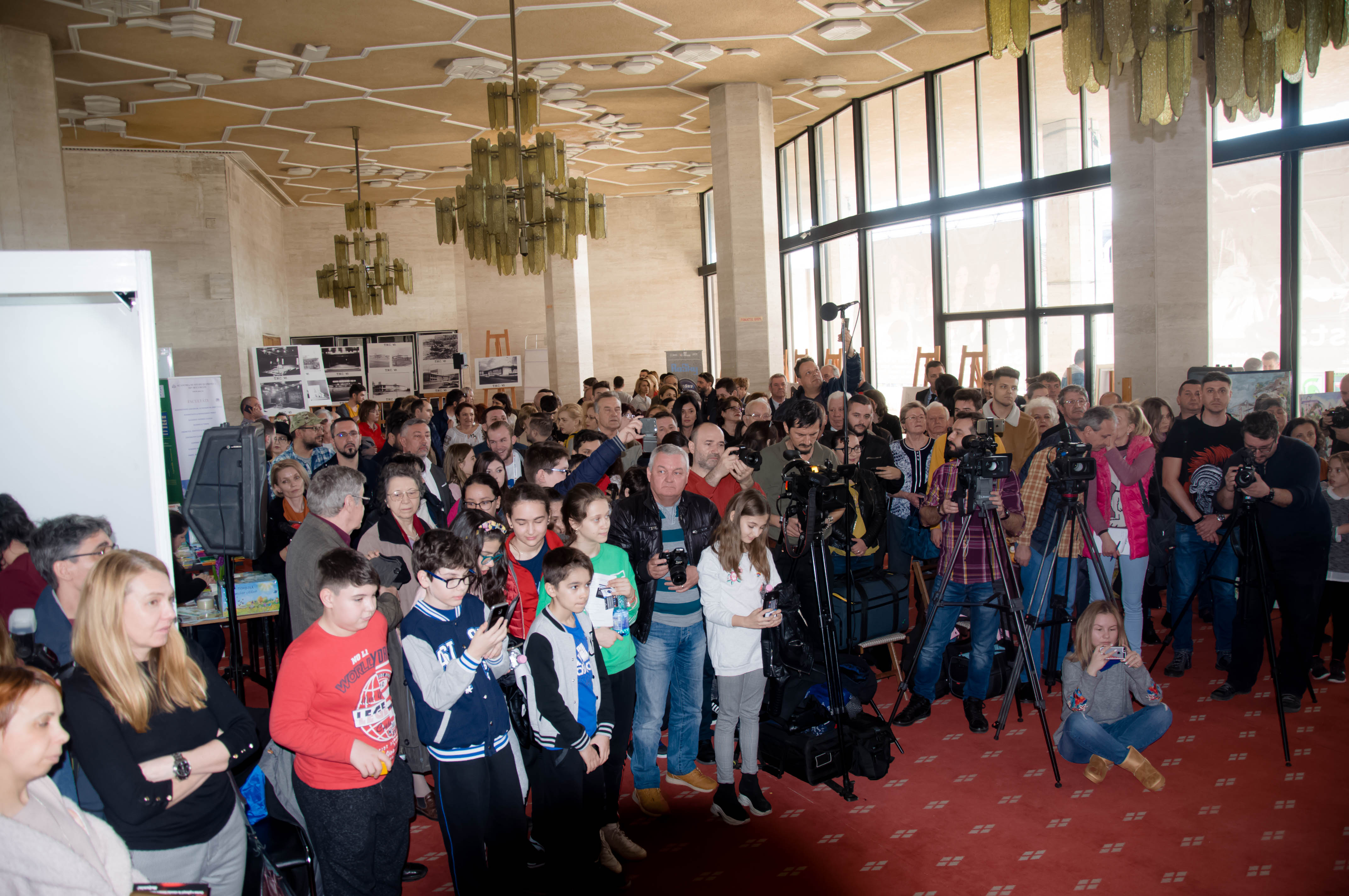 Volumul ”Poveștile Clipei”- lansat la Gaudeamus 2019