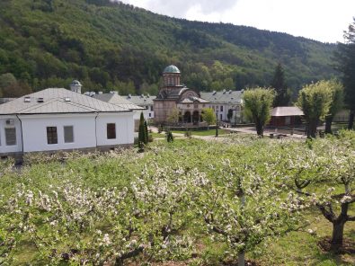 Sărbători pascale cu vizite la mănăstiri