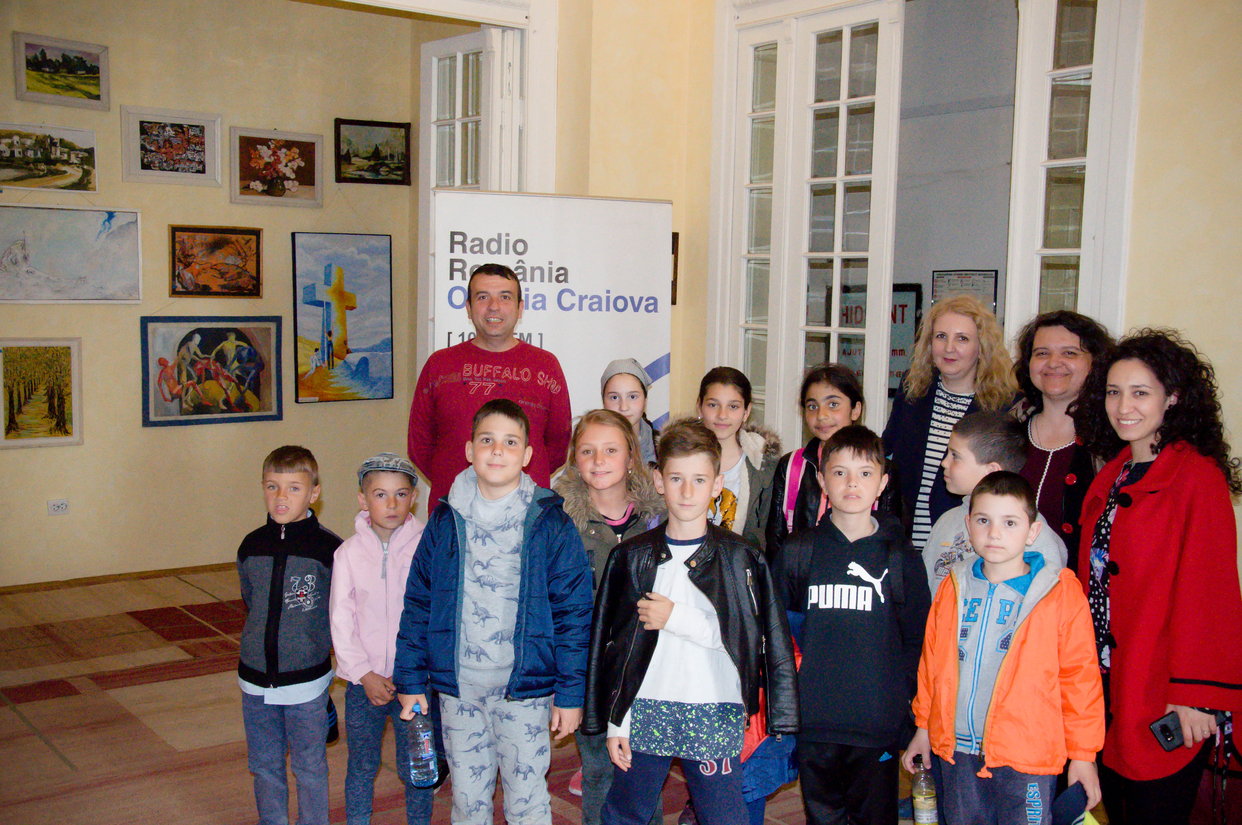 Elevii de la Scoala Gimnaziala Ghindeni in vizita la Radio Oltenia Craiova