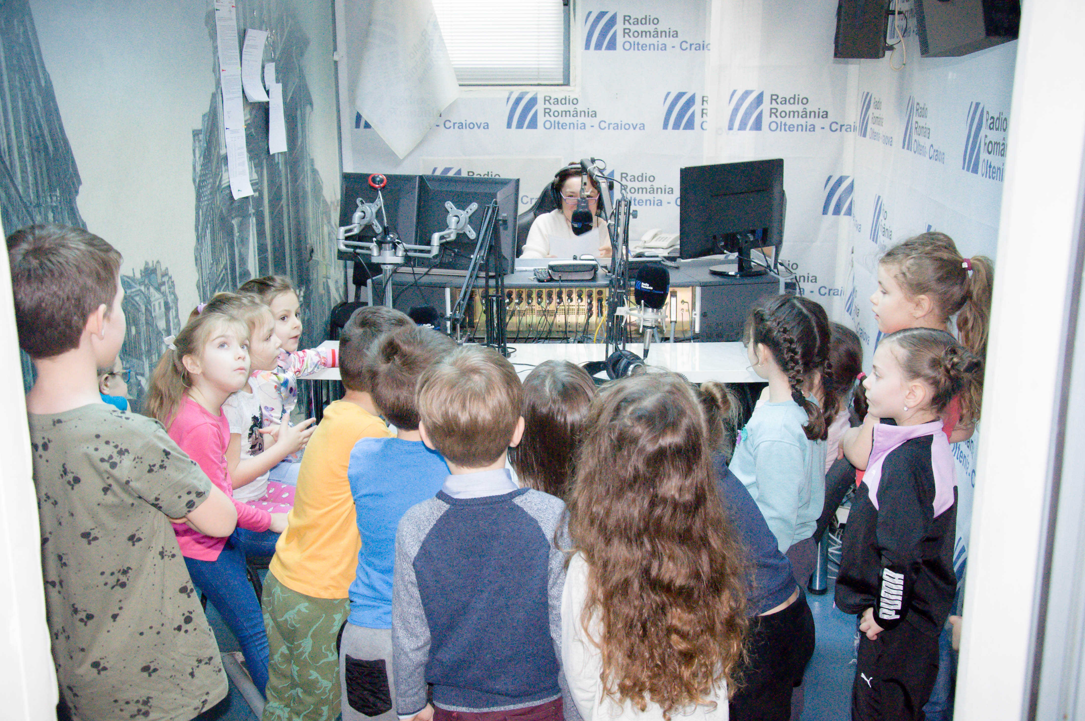 ”Scoala altfel” – elevii in vizita la Radio Oltenia Craiova