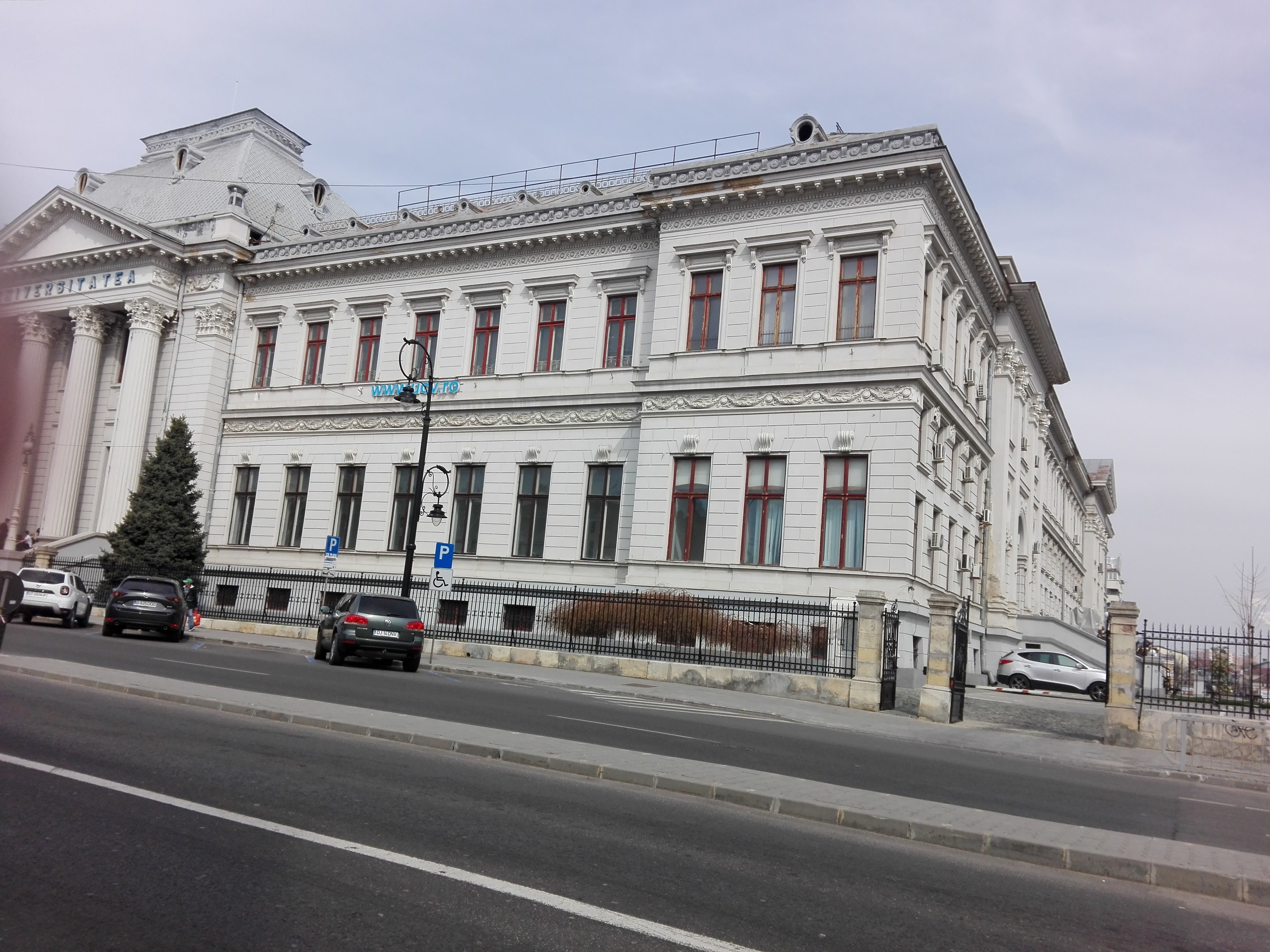 Plăți restante pentru cadrele didactice din învăţământul preuniversitar şi universitar