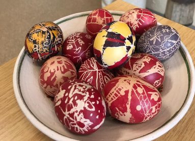 Tabără de încondeiat ouă