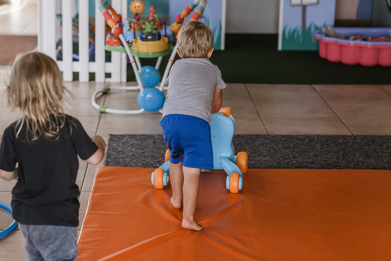 Trei angajate şi coordonatoarea unei creşe din Iaşi au fost concediate