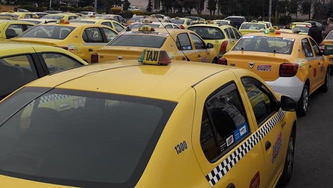 Taximetriştii continuă protestul în Piaţa Victoriei