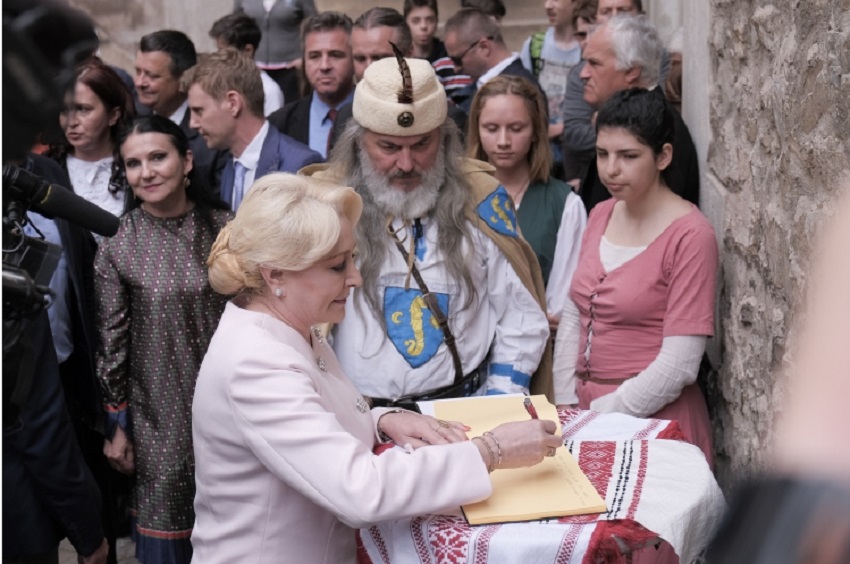 Viorica Dăncilă: 2019 va fi un an al investiţiilor (audio)