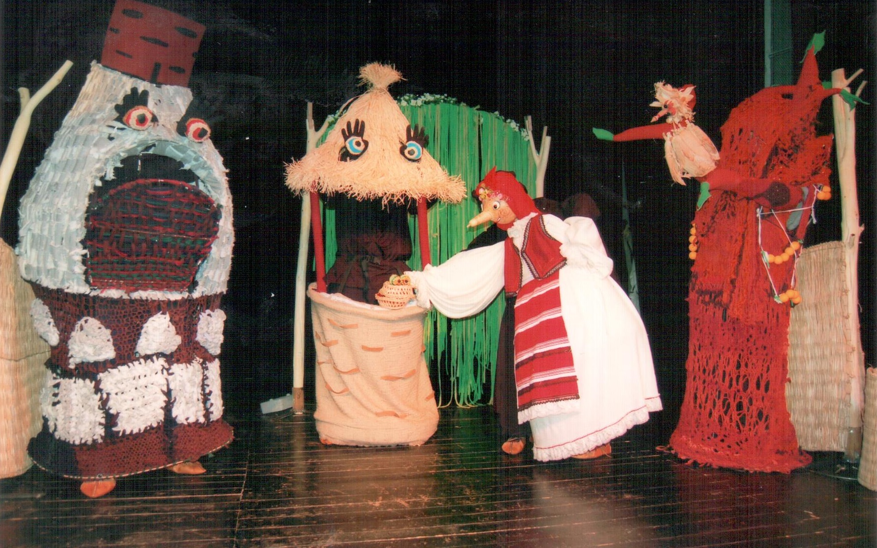 Ca-n povești, în primul week-end al lunii mai, la Teatrul Colibri