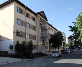 Primăria Râmnicului transformă internatul Liceului „Ferdinand I” în locuinţe sociale