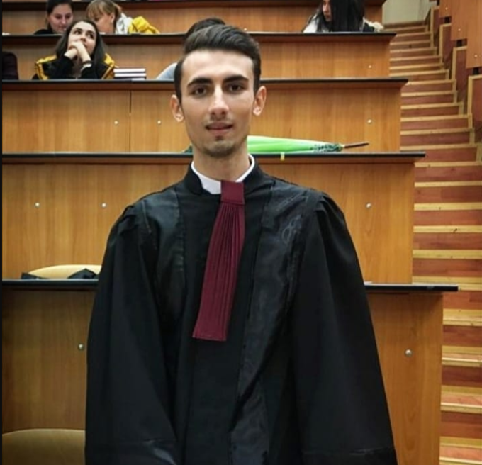 Un tânăr din Olt a învins liceul în instanță, după ce i-a fost scăzută nota la purtare