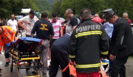 Trafic întrerupt pe Valea Oltului