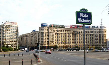Protest al actorilor în Piața Victoriei