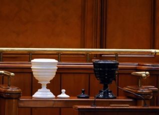 173 de parlamentari au semnat moțiunea împotriva guvernului Dăncilă