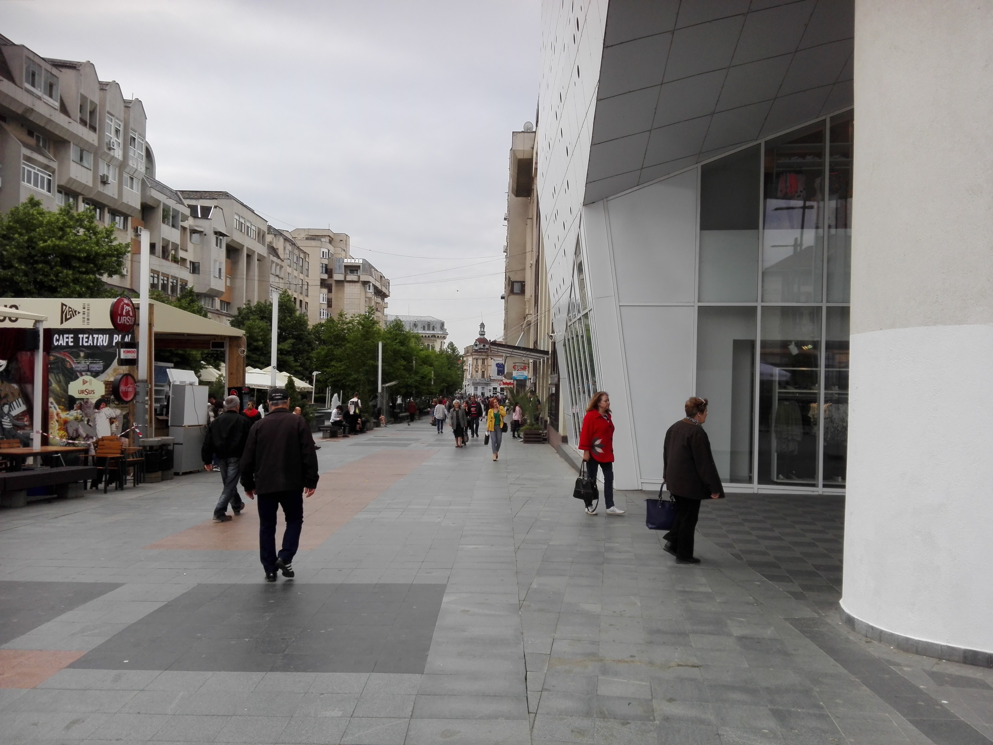 A furat alimente dintr-un supermarket din Craiova