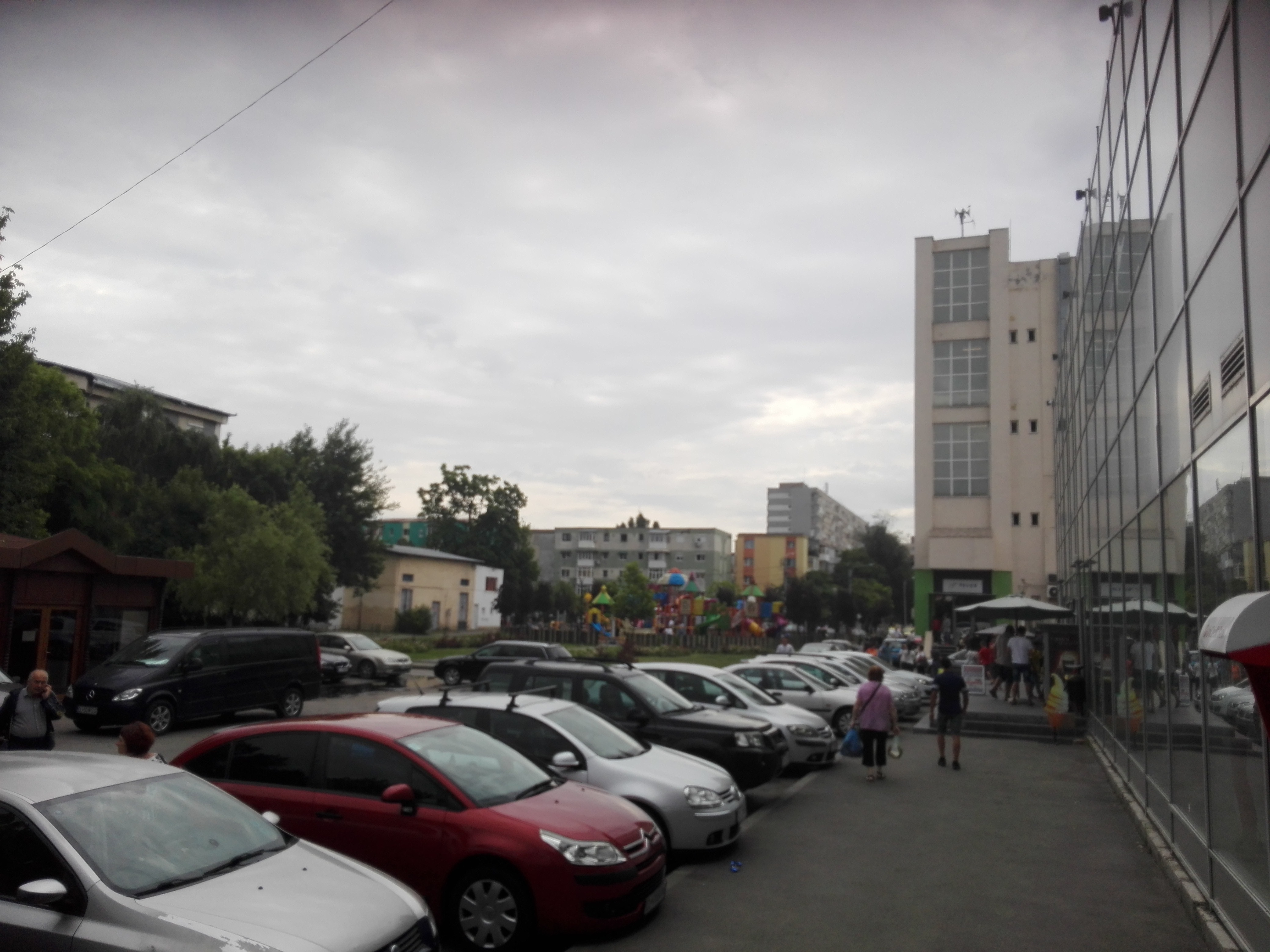 Jumătate dintre părinţi cred că lovirea copilului este pentru binele lui (audio)