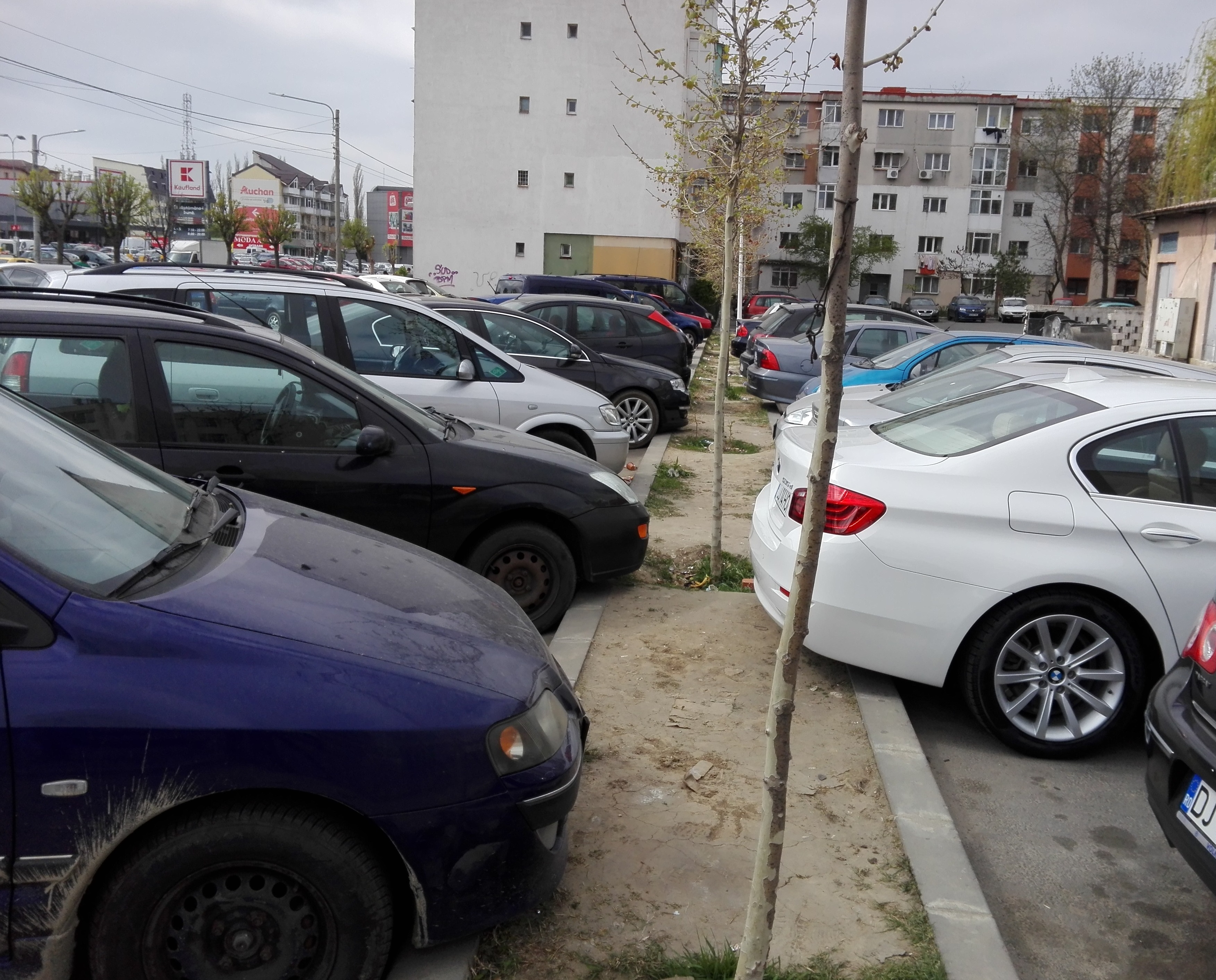 Peste 14 000 de autoturisme noi, înmatriculate în România luna trecută