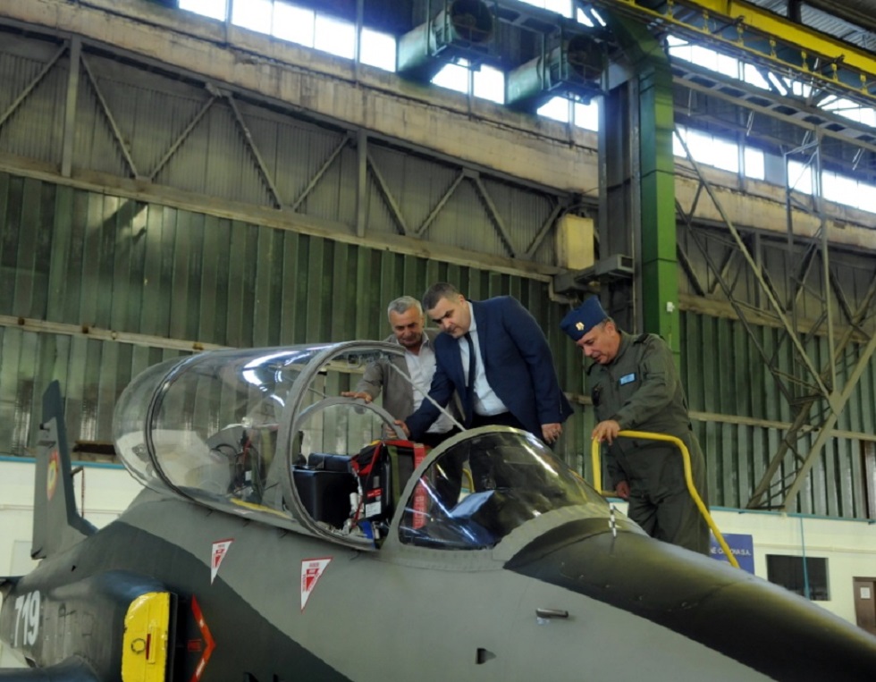 Vizită de lucru a ministrului apărării naţionale la Craiova şi Deveselu